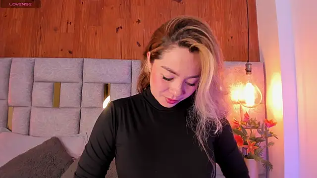 Snapshot of Saori_newman chatting on January 7, 2025, 12:31 pm Saori newman online show from January 7, 2025, 12:31 pm