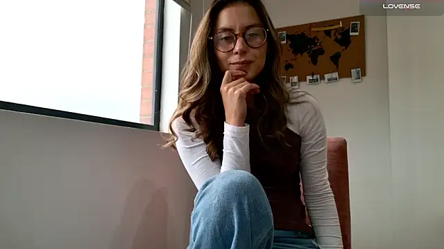 Emmy petit online show from December 22, 2025, 8:28 pm