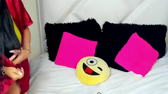 ScarlethNatasha online show from April 18, 2026, 3:43 am