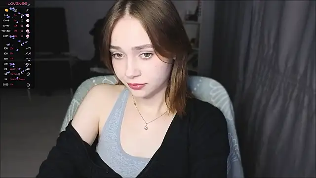 SweetLinaa online show from March 4, 2026, 6:03 pm