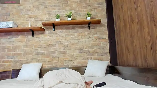 Lizzyvixxx online show from February 25, 2025, 1:28 pm