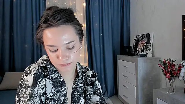 Snapshot of EmeliaReaper chatting on February 23, 2025, 1:35 am EmeliaReaper online show from February 23, 2025, 1:35 am