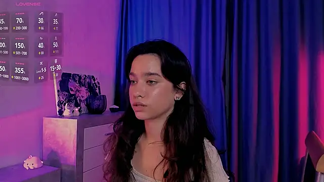 Snapshot of EmeliaReaper chatting on September 29, 2025, 8:35 pm EmeliaReaper online show from September 29, 2025, 8:35 pm