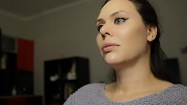 MollyCheiz online show from December 14, 2024, 5:40 am