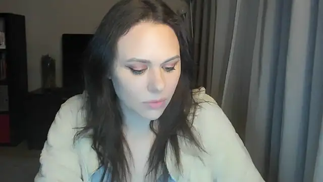 MollyCheiz online show from April 8, 2026, 11:05 pm