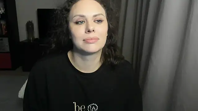 Snapshot of MollyCheiz chatting on May 27, 2026, 9:01 pm MollyCheiz online show from May 27, 2026, 9:01 pm