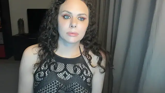 Snapshot of MollyCheiz chatting on June 6, 2026, 8:35 pm MollyCheiz online show from June 6, 2026, 8:35 pm