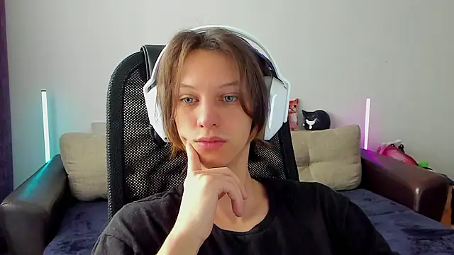 Ostin meow online show from March 3, 2026, 7:47 am