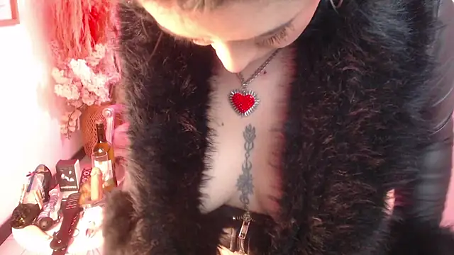 scarleth blue online show from November 15, 2025, 3:04 am