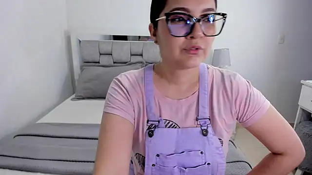 Snapshot of Camilaa_bueno chatting on July 14, 2026, 2:05 am Camilaa bueno online show from July 14, 2026, 2:05 am