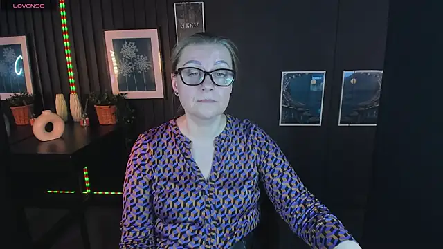 AlexandraKind online show from March 5, 2025, 12:11 pm