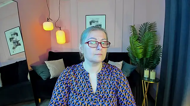 AlexandraKind online show from October 8, 2025, 1:42 pm