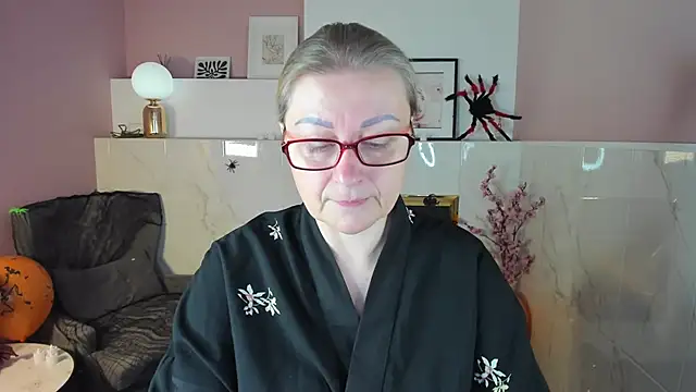 AlexandraKind online show from October 29, 2025, 1:35 pm