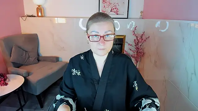 AlexandraKind online show from November 16, 2025, 1:39 pm