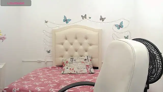 Snapshot of elly_willis chatting on December 15, 2024, 11:09 pm elly willis online show from December 15, 2024, 11:09 pm