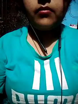 Love-Veronica online show from March 8, 2026, 6:01 pm