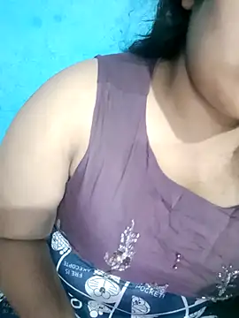 Love-Veronica online show from May 10, 2026, 6:35 pm