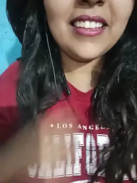Love-Veronica online show from May 17, 2026, 6:04 pm