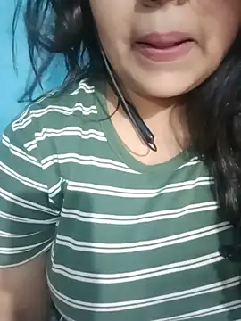 Love-Veronica online show from May 23, 2026, 6:23 pm