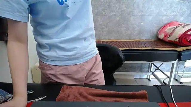 HotQueen online show from October 30, 2025, 3:30 am