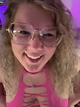 Snapshot of CurvyAnonymousGirl89 chatting on February 26, 2026, 5:01 pm CurvyAnonymousGirl89 online show from February 26, 2026, 5:01 pm