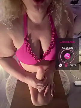 Snapshot of CurvyAnonymousGirl89 chatting on July 10, 2026, 5:59 pm CurvyAnonymousGirl89 online show from July 10, 2026, 5:59 pm