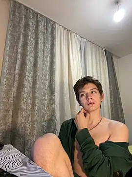 Snapshot of W_N_G_S chatting on December 13, 2024, 4:33 am W N G S online show from December 13, 2024, 4:33 am