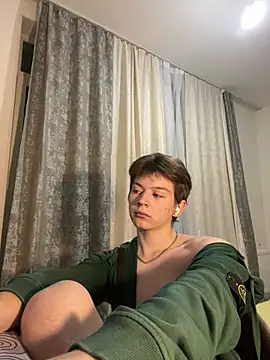 Snapshot of W_N_G_S chatting on December 14, 2024, 3:40 am W N G S online show from December 14, 2024, 3:40 am