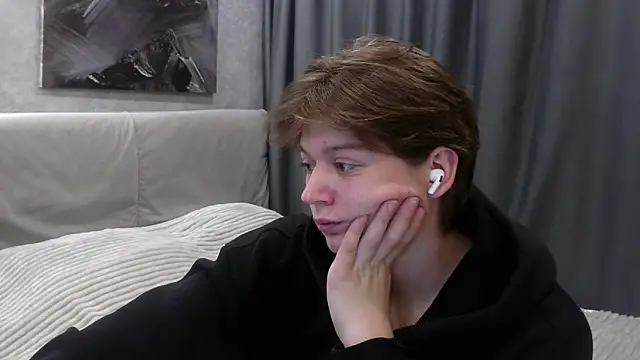 Snapshot of W_N_G_S chatting on September 23, 2025, 10:13 pm W N G S online show from September 23, 2025, 10:13 pm