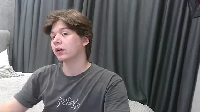 Snapshot of W_N_G_S chatting on September 26, 2025, 1:42 am W N G S online show from September 26, 2025, 1:42 am