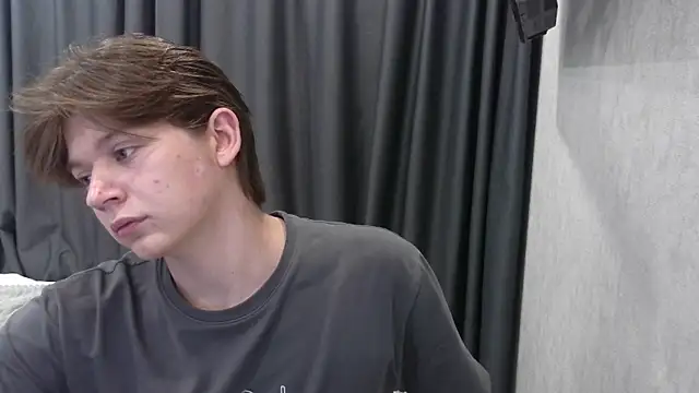 Snapshot of W_N_G_S chatting on September 28, 2025, 11:32 pm W N G S online show from September 28, 2025, 11:32 pm