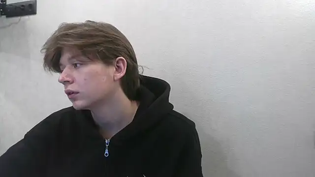 Snapshot of W_N_G_S chatting on September 30, 2025, 12:37 am W N G S online show from September 30, 2025, 12:37 am