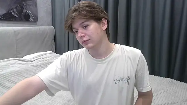 Snapshot of W_N_G_S chatting on October 4, 2025, 4:49 pm W N G S online show from October 4, 2025, 4:49 pm