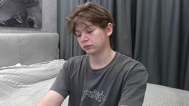 Snapshot of W_N_G_S chatting on October 5, 2025, 7:23 pm W N G S online show from October 5, 2025, 7:23 pm