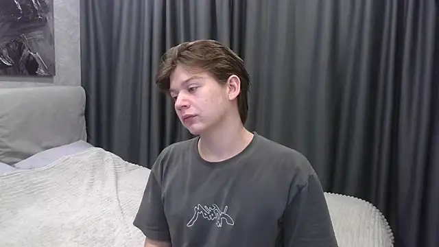 Snapshot of W_N_G_S chatting on October 10, 2025, 6:51 pm W N G S online show from October 10, 2025, 6:51 pm