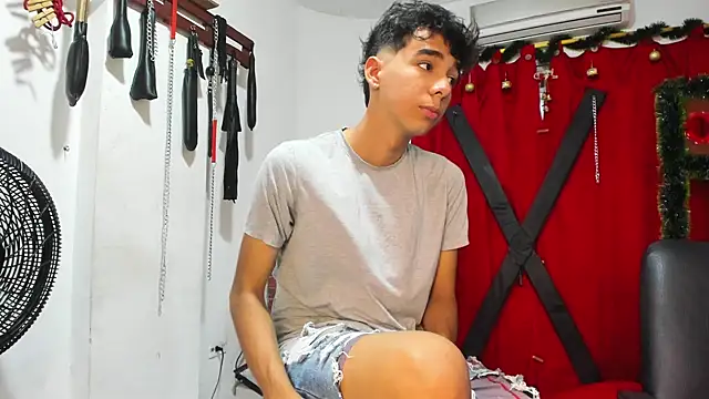 Snapshot of Harry_LatinBoy chatting on December 8, 2024, 7:43 pm Harry LatinBoy online show from December 8, 2024, 7:43 pm