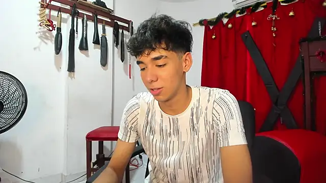 Snapshot of Harry_LatinBoy chatting on December 17, 2024, 7:59 pm Harry LatinBoy online show from December 17, 2024, 7:59 pm