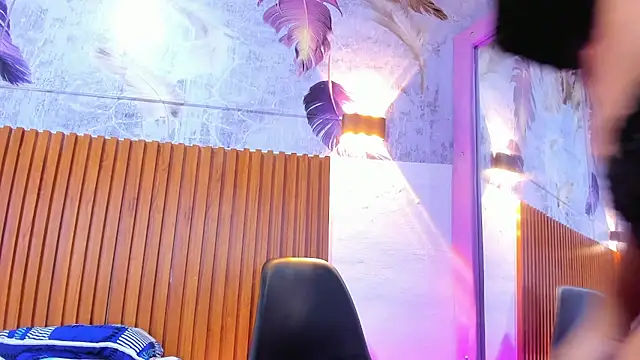 Madison-Diaz online show from April 16, 2026, 1:01 pm