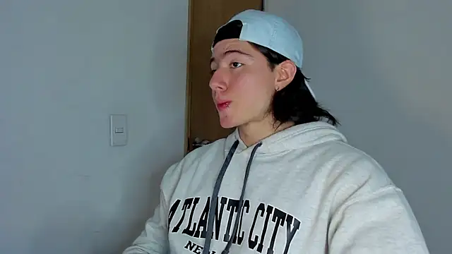 AngelBennet  online show from November 18, 2025, 1:11 am