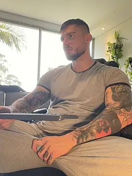 DimitriSullivan  online show from April 10, 2026, 1:38 pm