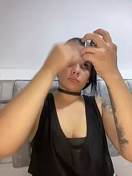 Snapshot of Leyna_Kenet chatting on January 22, 2025, 1:31 am Leyna Kenet online show from January 22, 2025, 1:31 am