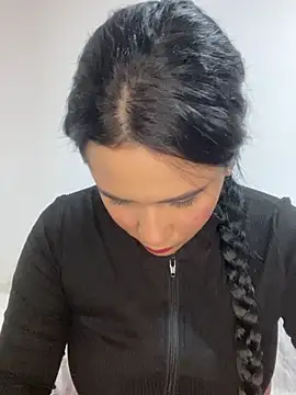 Snapshot of Leyna_Kenet chatting on February 12, 2025, 3:40 am Leyna Kenet online show from February 12, 2025, 3:40 am