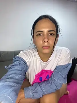 Snapshot of Leyna_Kenet chatting on March 2, 2025, 3:34 am Leyna Kenet online show from March 2, 2025, 3:34 am