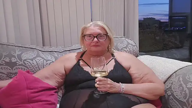 MoistCurveyChanel online show from July 1, 2026, 8:52 pm