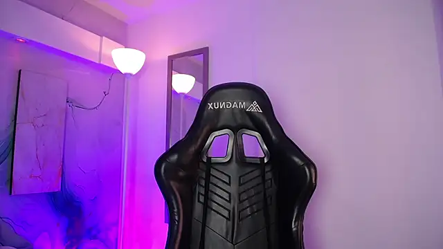 Aniie Doll online show from March 26, 2026, 8:25 pm