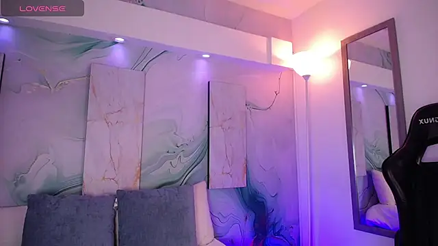 Aniie Doll online show from April 14, 2026, 8:37 pm