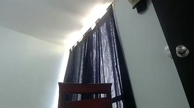 nicolle milf1978 online show from March 11, 2025, 1:45 pm