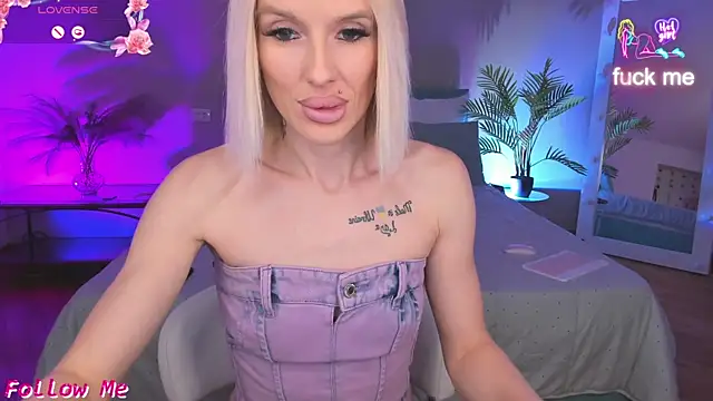 Lana kitty   online show from April 5, 2026, 10:29 pm