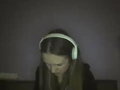 Snapshot of Milaniya261 chatting on February 19, 2025, 4:12 am Milaniya261 online show from February 19, 2025, 4:12 am