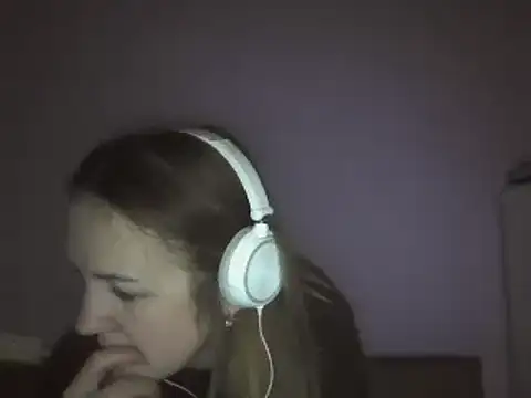 Snapshot of Milaniya261 chatting on February 24, 2025, 1:46 am Milaniya261 online show from February 24, 2025, 1:46 am